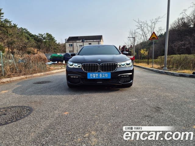 BMW 7 Series 2018 — Photo 2/20