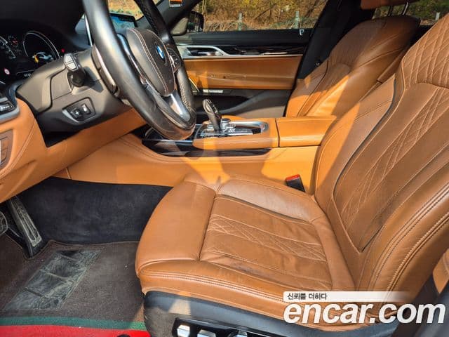 BMW 7 Series 2018 — Photo 8/20