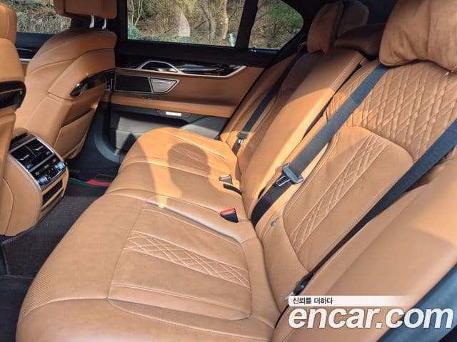 BMW 7 Series 2018 — Photo 13/20