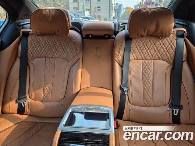 BMW 7 Series 2018 — Photo 9/20