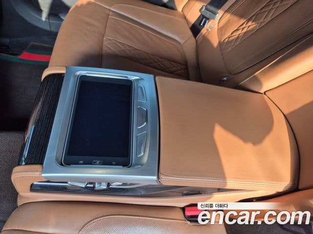 BMW 7 Series 2018 — Photo 11/20