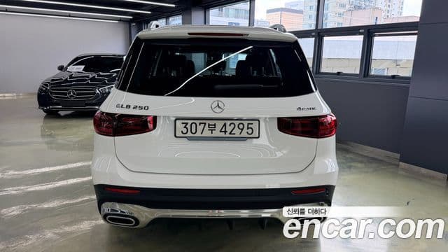 Mercedes-Benz GLB-Class 2025 — Şəkil 3/16