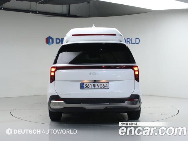 Kia Carnival 2023 — ფოტო 3/20