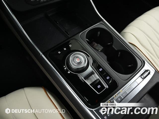 Kia Carnival 2023 — ფოტო 8/20