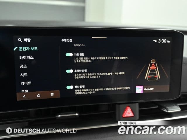 Kia Carnival 2023 — ფოტო 17/20