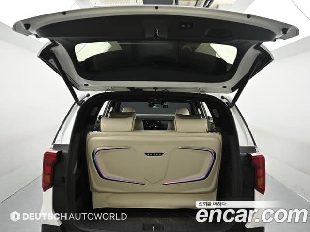 Kia Carnival 2023 — ფოტო 19/20