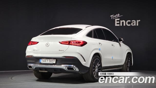 Mercedes-Benz GLE-Class 2022 — ფოტო 2/20