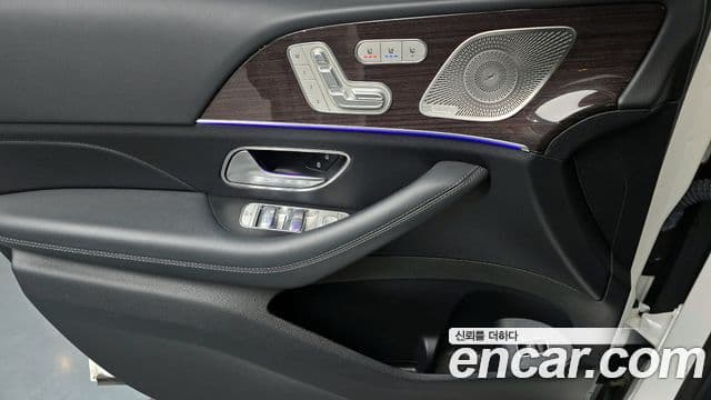 Mercedes-Benz GLE-Class 2021 — ფოტო 17/20
