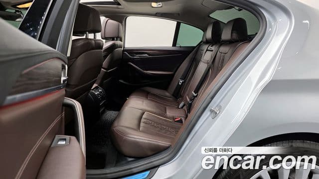 BMW 5 Series 2020 — Şəkil 12/20
