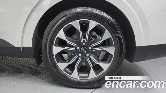 Kia Carnival 2022 — ფოტო 5/20