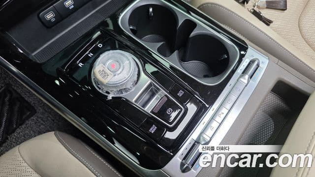 Kia Carnival 2022 — фото 9 из 20