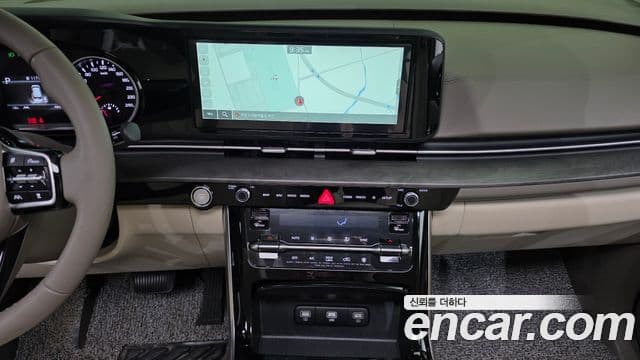 Kia Carnival 2022 — ფოტო 15/20
