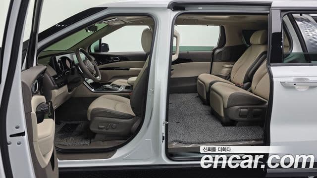 Kia Carnival 2022 — ფოტო 17/20