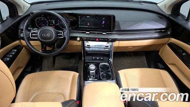 Kia Carnival 2021 — фото 7 из 20