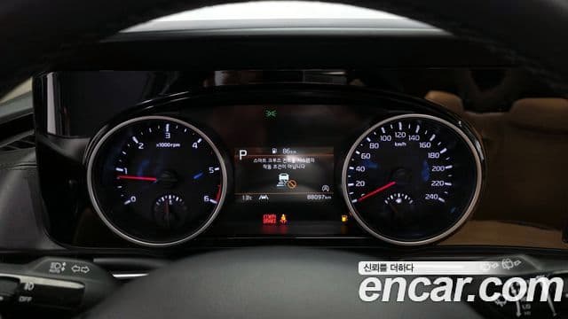 Kia Carnival 2021 — фото 8 из 20