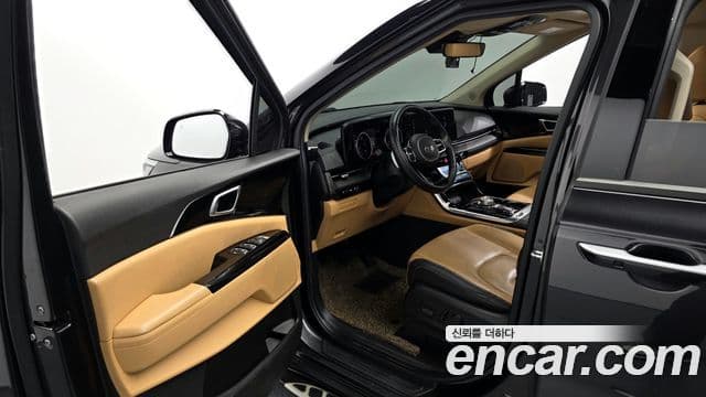 Kia Carnival 2021 — фото 10 из 20