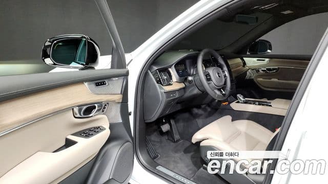 Volvo XC90 2025 — Фото 10/20