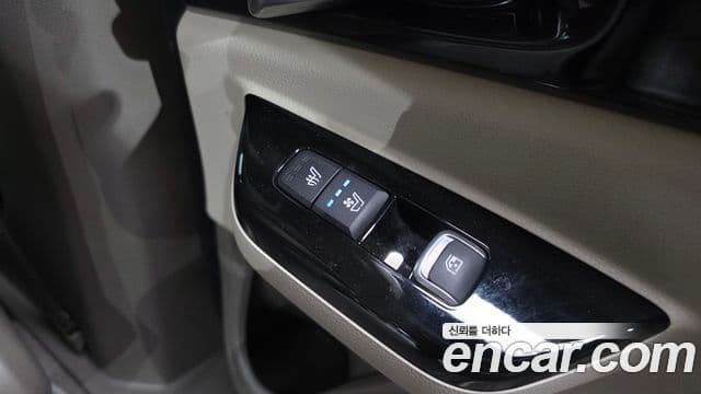 Kia Carnival 2021 — Фото 19/20