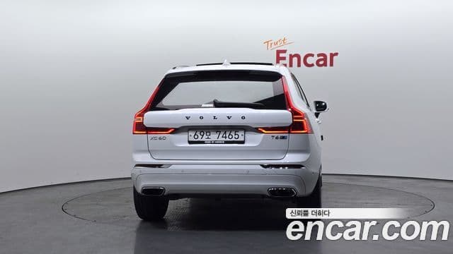 Volvo XC60 2019 — ფოტო 4/20