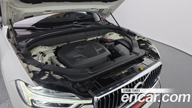 Volvo XC60 2019 — ფოტო 6/20
