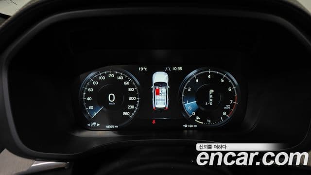 Volvo XC60 2019 — ფოტო 8/20