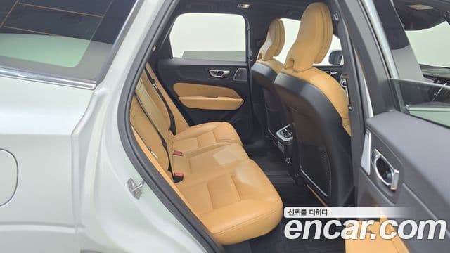 Volvo XC60 2019 — ფოტო 12/20