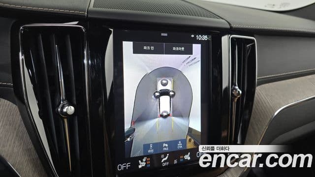 Volvo XC60 2019 — ფოტო 15/20