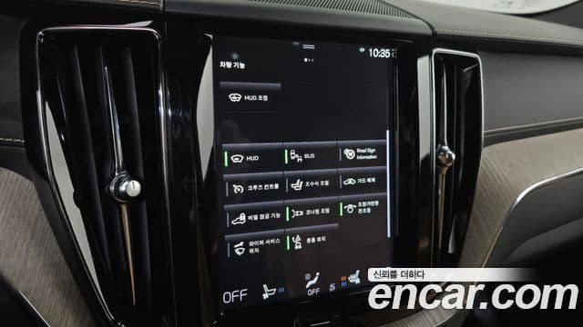 Volvo XC60 2019 — ფოტო 16/20