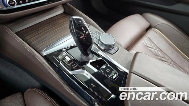 BMW 5 Series 2020 — ფოტო 9/20