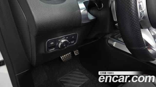 Mercedes-Benz GLB-Class 2020 — Şəkil 14/20