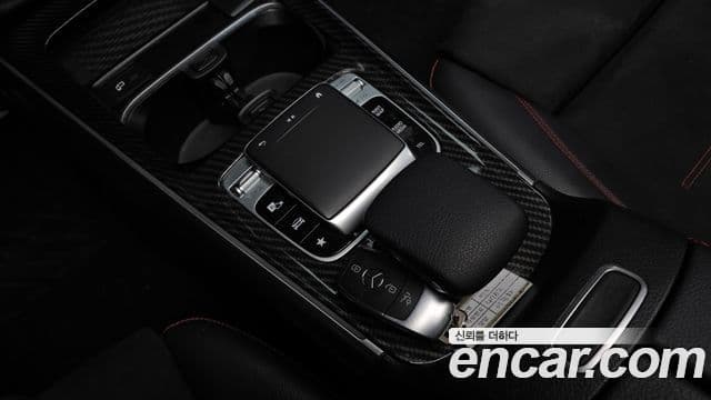 Mercedes-Benz GLB-Class 2020 — ფოტო 18/20