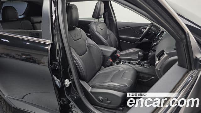 Jeep Cherokee 2021 — Şəkil 10/20
