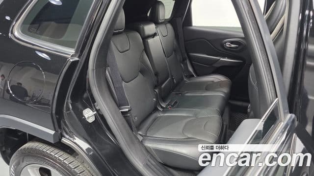 Jeep Cherokee 2021 — Şəkil 12/20