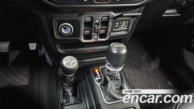 Jeep Wrangler 2021 — ფოტო 5/20