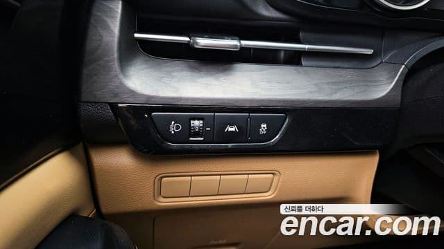 Kia Carnival 2023 — Şəkil 18/20