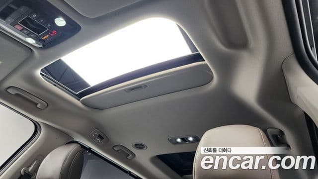 Kia Carnival 2024 — ფოტო 19/20