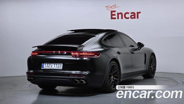 Porsche Panamera 2018 — ფოტო 2/20
