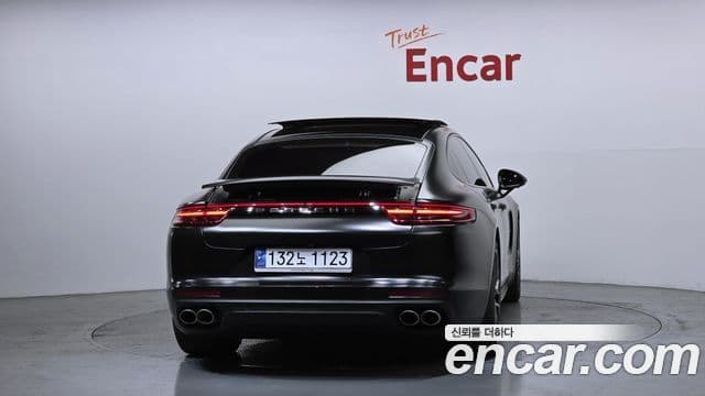 Porsche Panamera 2018 — ფოტო 4/20