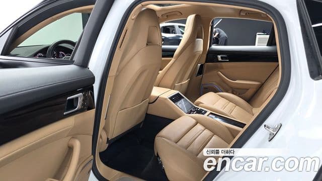 Porsche Panamera 2018 — ფოტო 12/20