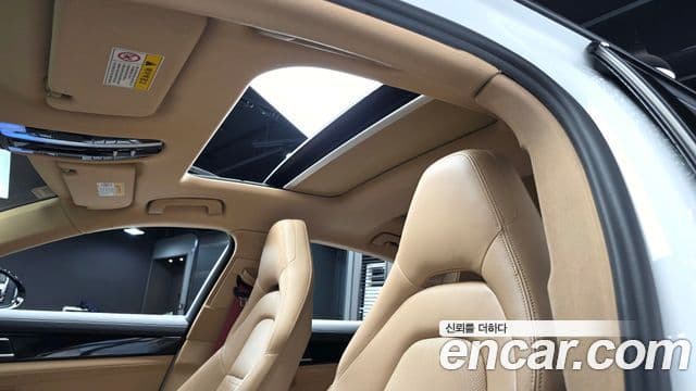 Porsche Panamera 2018 — ფოტო 16/20