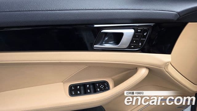 Porsche Panamera 2018 — ფოტო 18/20