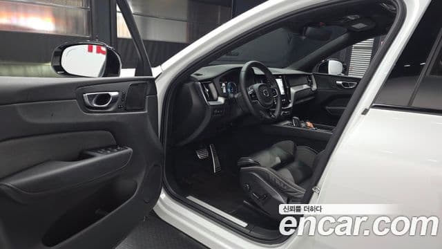 Volvo XC60 2021 — Şəkil 9/20
