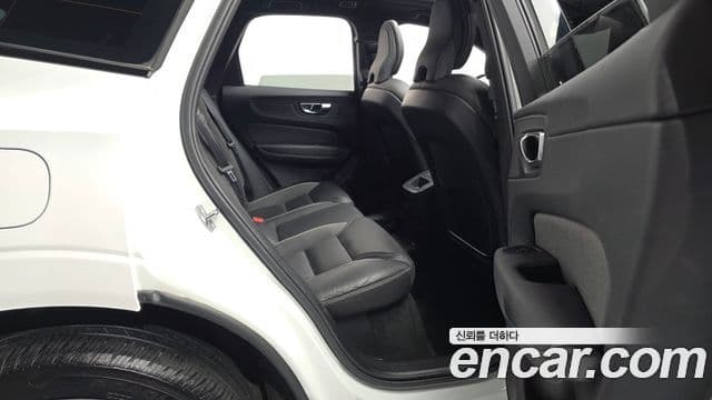 Volvo XC60 2021 — Şəkil 11/20