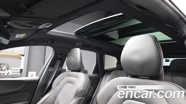 Volvo XC60 2021 — Şəkil 17/20