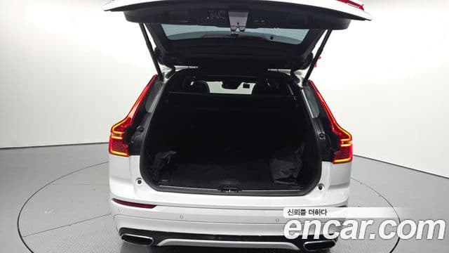 Volvo XC60 2021 — Şəkil 19/20