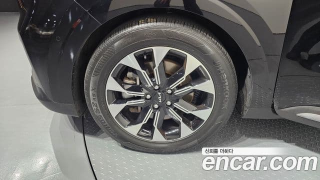 Kia Carnival 2022 — ფოტო 5/20