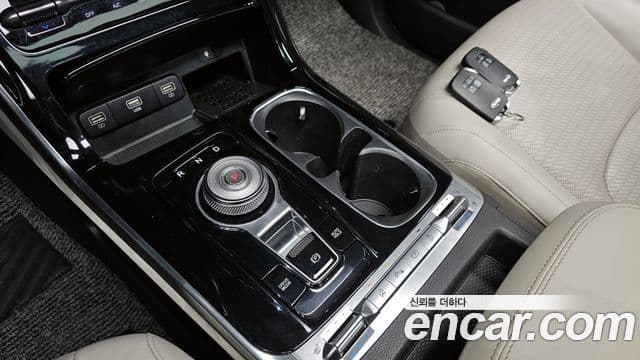 Kia Carnival 2021 — ფოტო 9/20