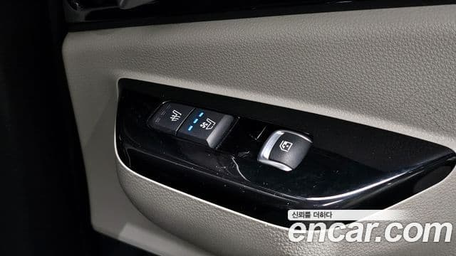 Kia Carnival 2021 — ფოტო 17/20