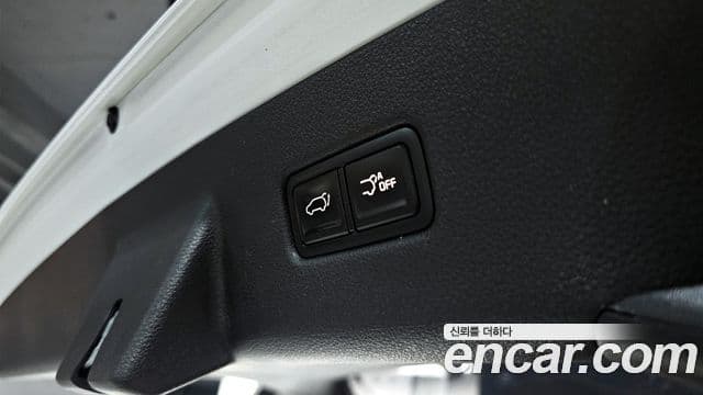 Kia Carnival 2021 — ფოტო 18/20