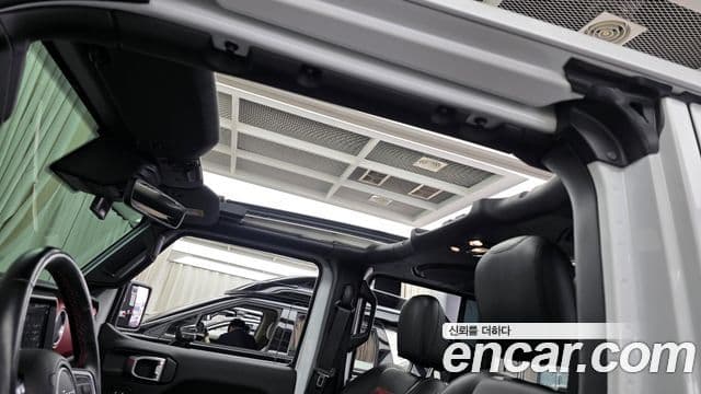 Jeep Wrangler 2021 — Şəkil 18/20
